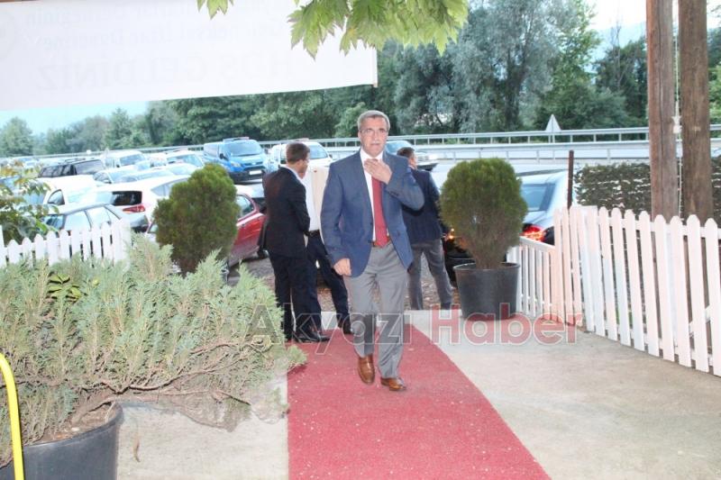 Vali Çoş Akyazılı Muhtarların İftarına Katıldı