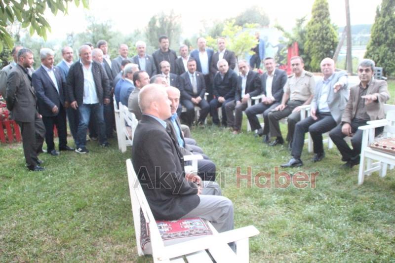 Vali Çoş Akyazılı Muhtarların İftarına Katıldı
