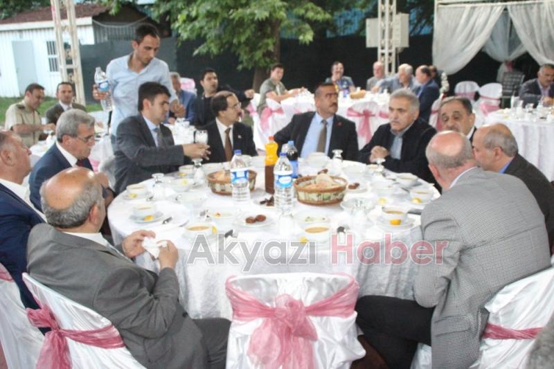 Vali Çoş Akyazılı Muhtarların İftarına Katıldı