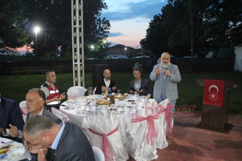 Vali Çoş Akyazılı Muhtarların İftarına Katıldı