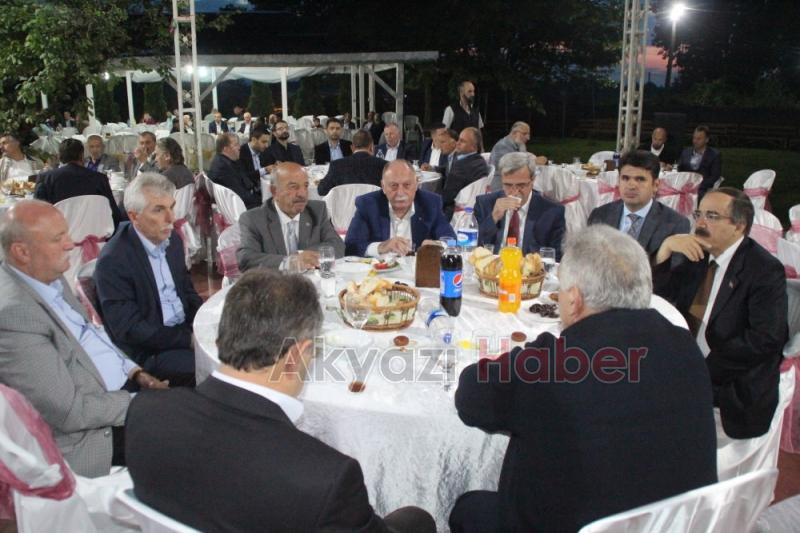 Vali Çoş Akyazılı Muhtarların İftarına Katıldı