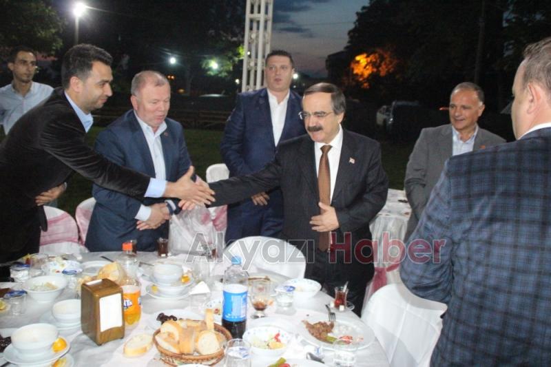 Vali Çoş Akyazılı Muhtarların İftarına Katıldı