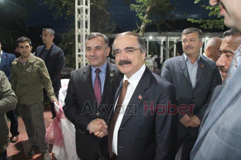 Vali Çoş Akyazılı Muhtarların İftarına Katıldı