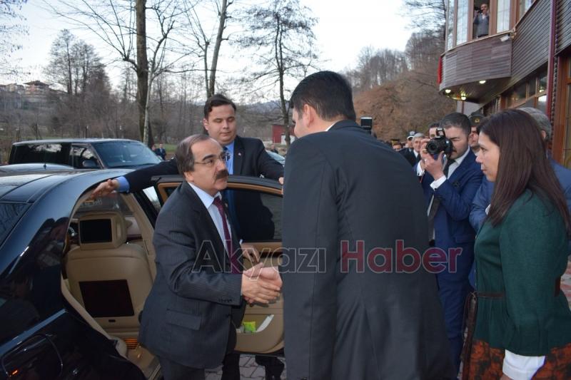 Vali Coş Şehit Aileleri ve Gazilerle Akyazı da Yemekte Buluştu