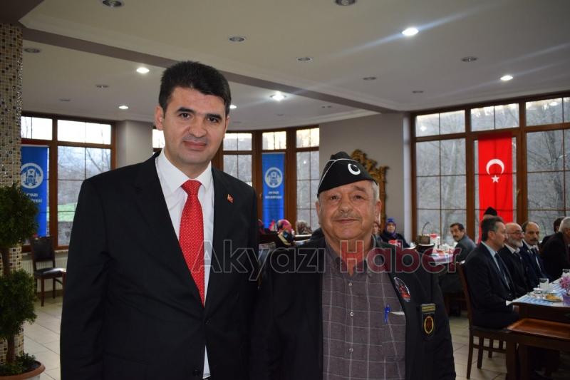 Vali Coş Şehit Aileleri ve Gazilerle Akyazı da Yemekte Buluştu