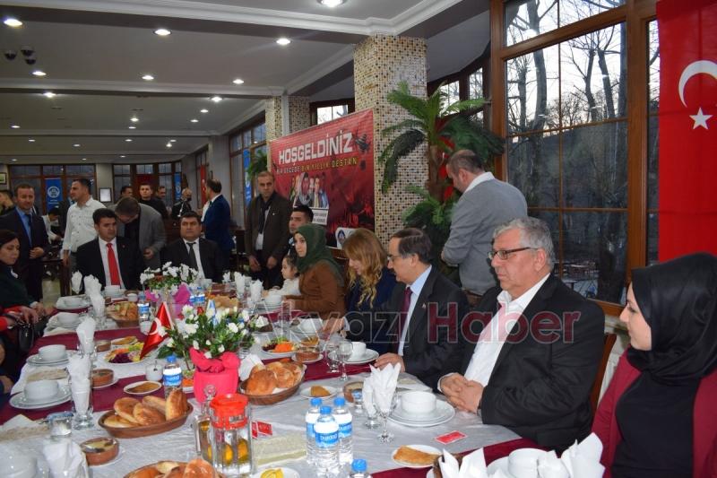 Vali Coş Şehit Aileleri ve Gazilerle Akyazı da Yemekte Buluştu