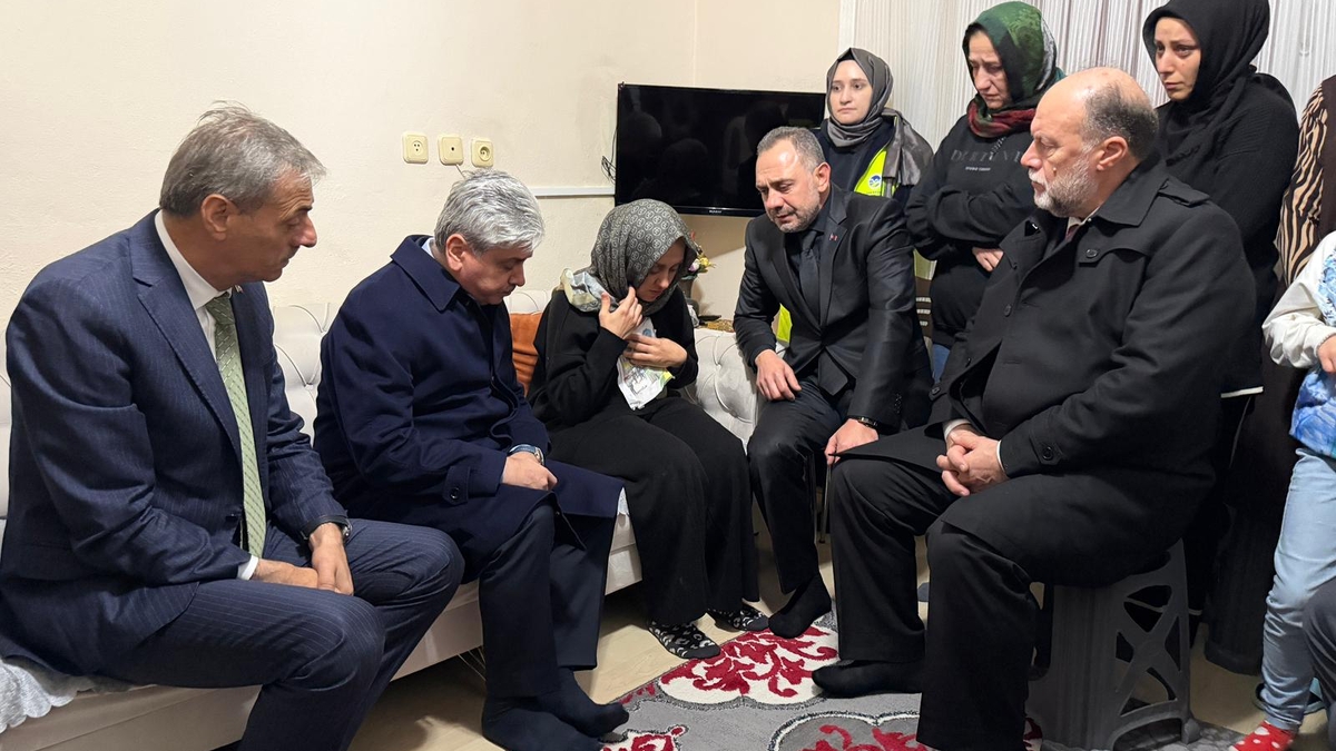 Vali Doğan ve Başkan Alemdar'dan şehidin ailesine taziye ziyareti