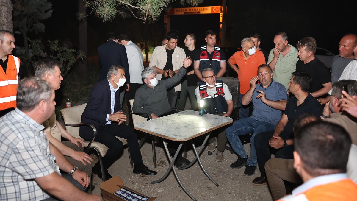 Vali Doğan ve Başkan Alemdar yangın bölgesinde