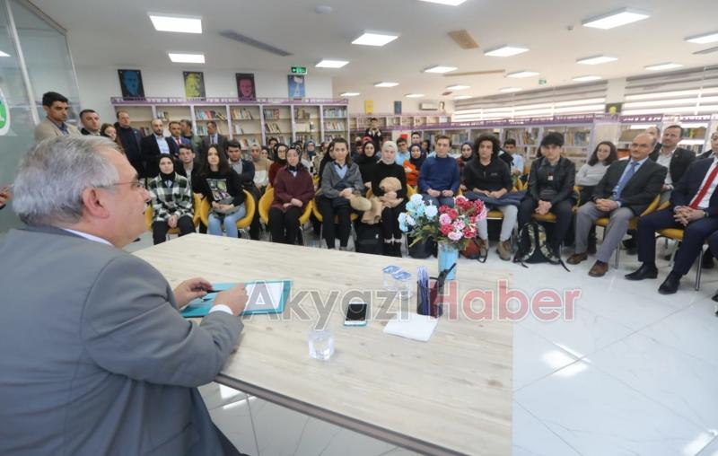 Vali Nayir Kütüphane Programları Söyleyişine katıldı