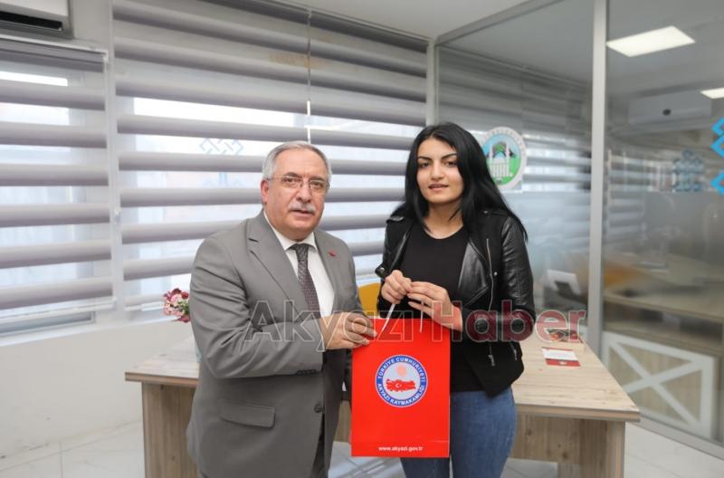 Vali Nayir Kütüphane Programları Söyleyişine katıldı