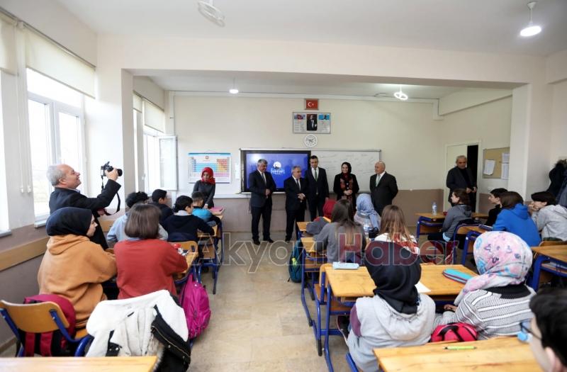 VALİ NAYİRDEN AKYAZI EYYUP GENÇ FEN LİSESİNE ZİYARET