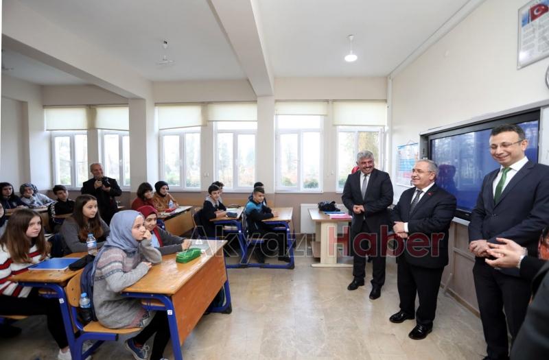 VALİ NAYİRDEN AKYAZI EYYUP GENÇ FEN LİSESİNE ZİYARET