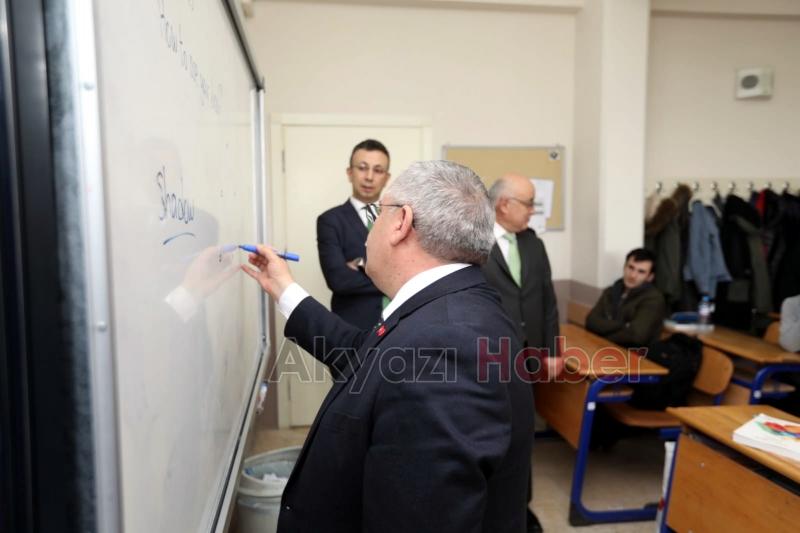 VALİ NAYİRDEN AKYAZI EYYUP GENÇ FEN LİSESİNE ZİYARET