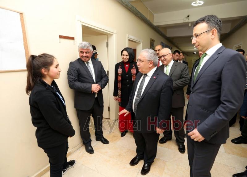 VALİ NAYİRDEN AKYAZI EYYUP GENÇ FEN LİSESİNE ZİYARET