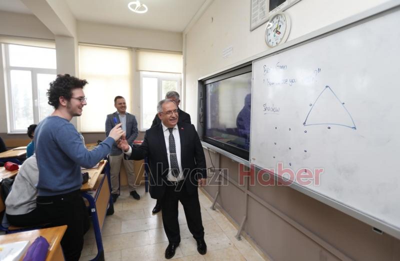 VALİ NAYİRDEN AKYAZI EYYUP GENÇ FEN LİSESİNE ZİYARET