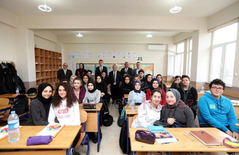 VALİ NAYİRDEN AKYAZI EYYUP GENÇ FEN LİSESİNE ZİYARET