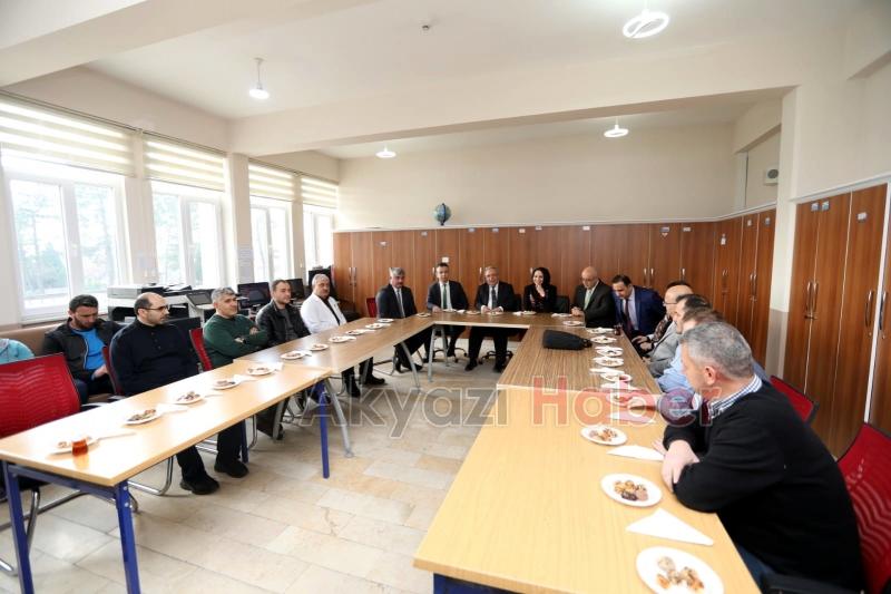 VALİ NAYİRDEN AKYAZI EYYUP GENÇ FEN LİSESİNE ZİYARET