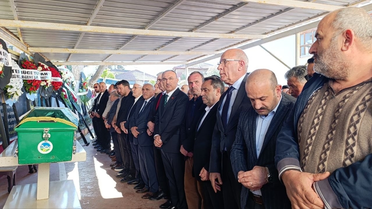 Vali Soytürk'ün ağabeyi toprağa verildi