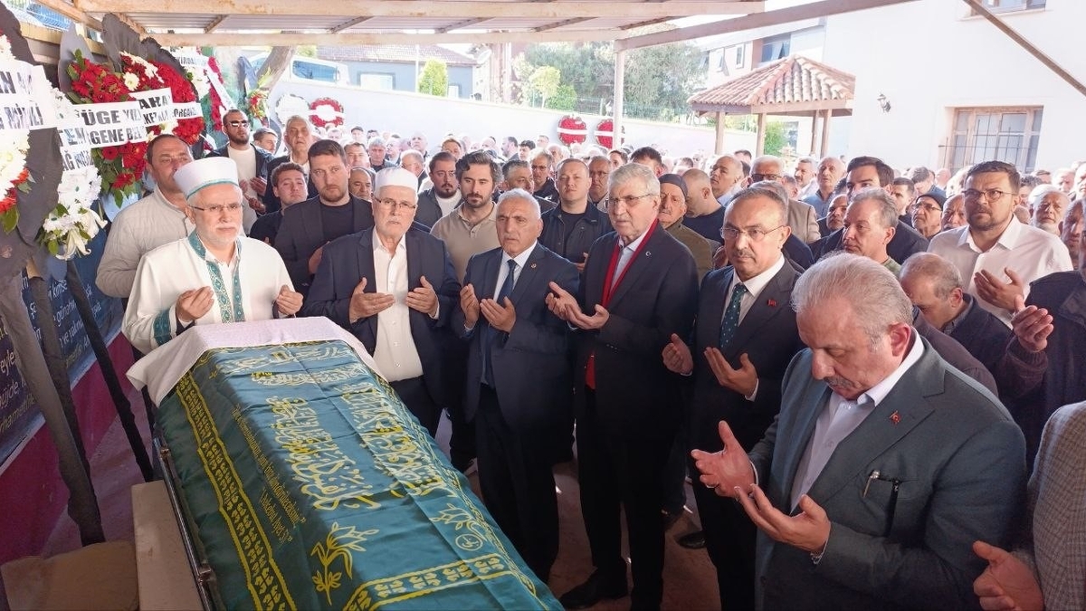 Vali Soytürk'ün ağabeyi toprağa verildi