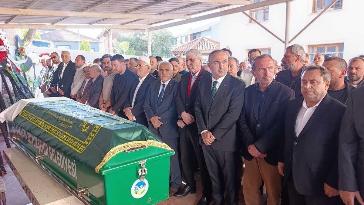 Vali Soytürk'ün ağabeyi toprağa verildi