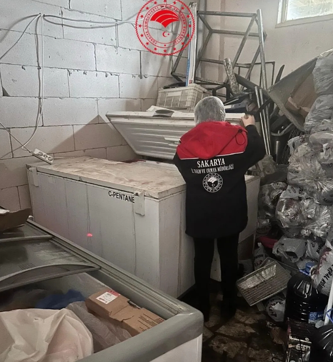 Vatandaşa yedireceklerdi; 200 kilo bozuk tavuk eti ele geçirildi