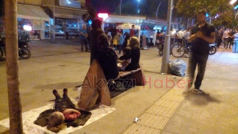 Vatandaşlar Çocuklarını Sokakta Yatırdı Yine De Demokrasi Nöbetinden Vazgeçmedi