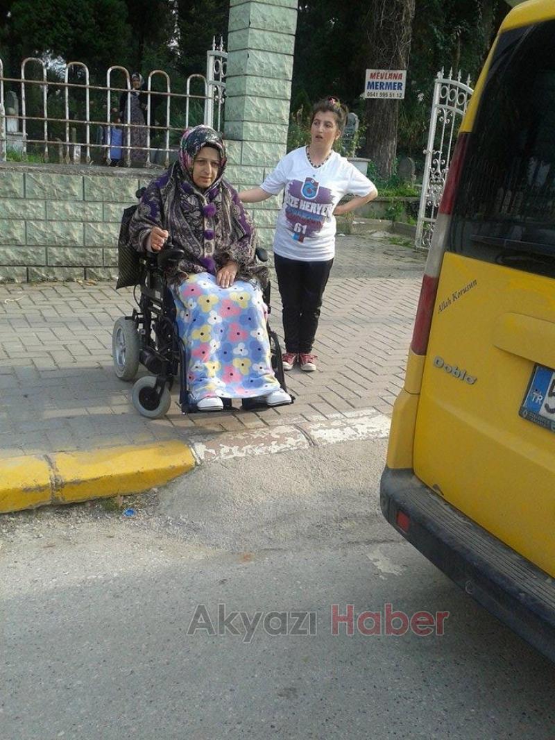 Vatandaşlar Kaldırım İşgaline Tepkili