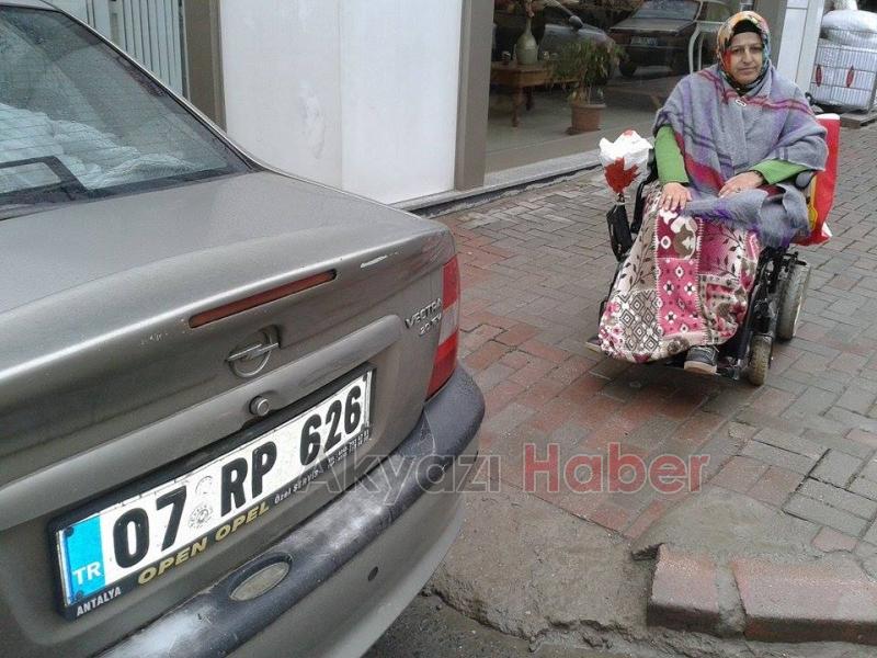 Vatandaşlar Kaldırım İşgaline Tepkili