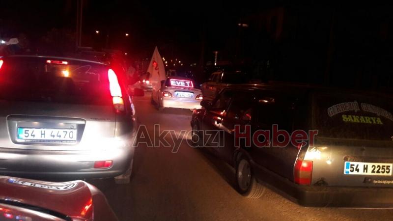 Vatandaşlar Sonucu Konvoy Eşiğinde Kutluyor 