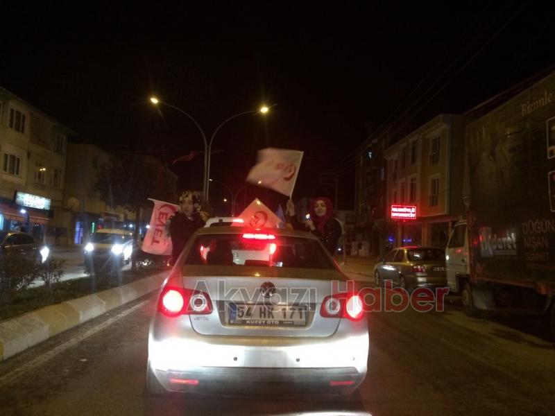 Vatandaşlar Sonucu Konvoy Eşiğinde Kutluyor 