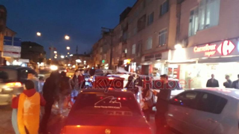 Vatandaşlar Sonucu Konvoy Eşiğinde Kutluyor 