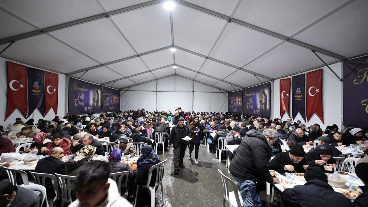 Vatandaşlarla iftar sofrasında buluştular