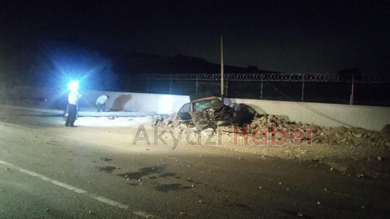 Viraja Hızlı Girince Direğe Çarptı