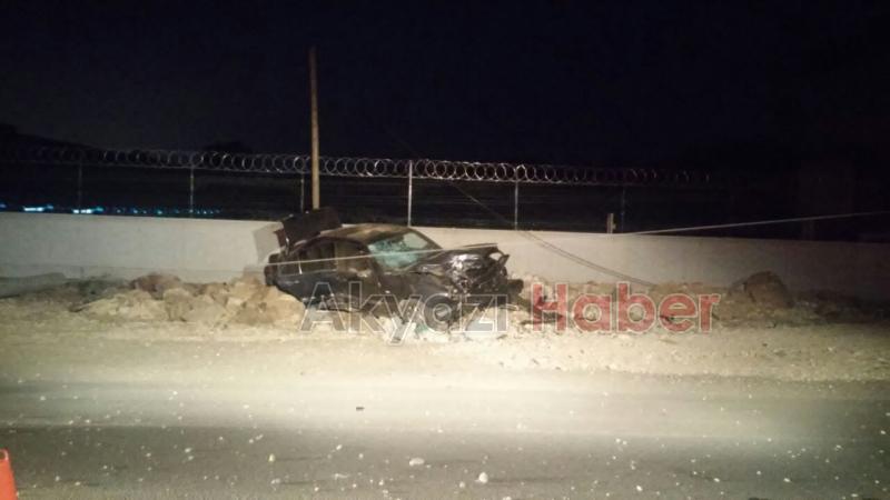 Viraja Hızlı Girince Direğe Çarptı