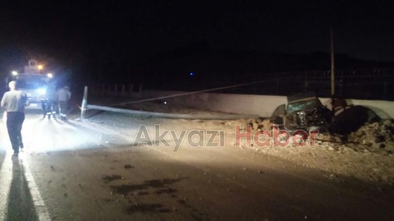 Viraja Hızlı Girince Direğe Çarptı