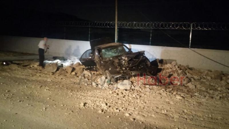 Viraja Hızlı Girince Direğe Çarptı