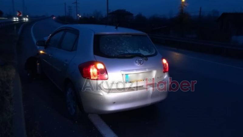 Virajı alamadı bariyerlere çarpıp durabildi