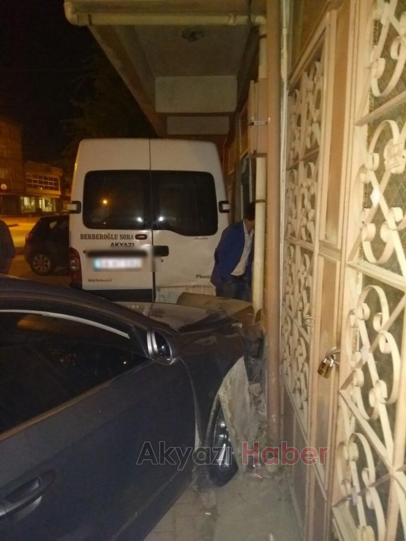 Virajı Alamayınca Minibüse Çarptı