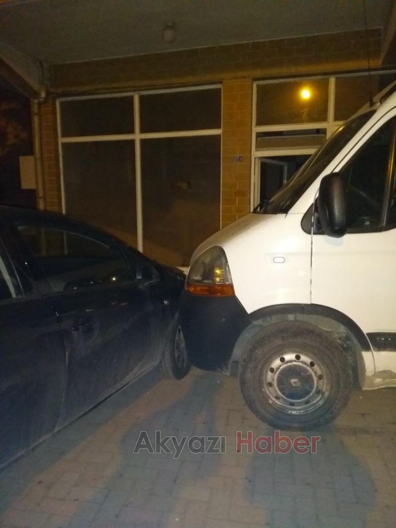 Virajı Alamayınca Minibüse Çarptı