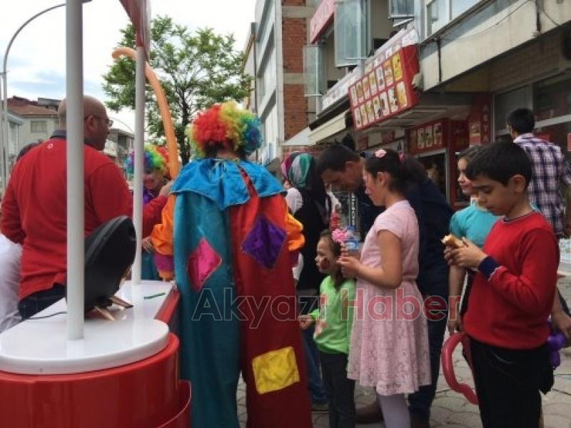 Vodafone Akyazı Şubesinden Çocuklara 23 Nisan Jesti