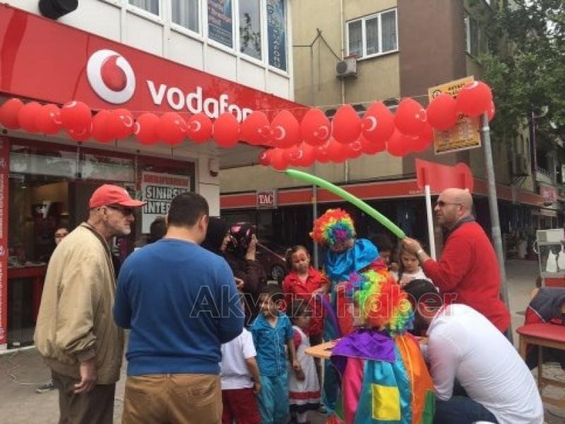 Vodafone Akyazı Şubesinden Çocuklara 23 Nisan Jesti