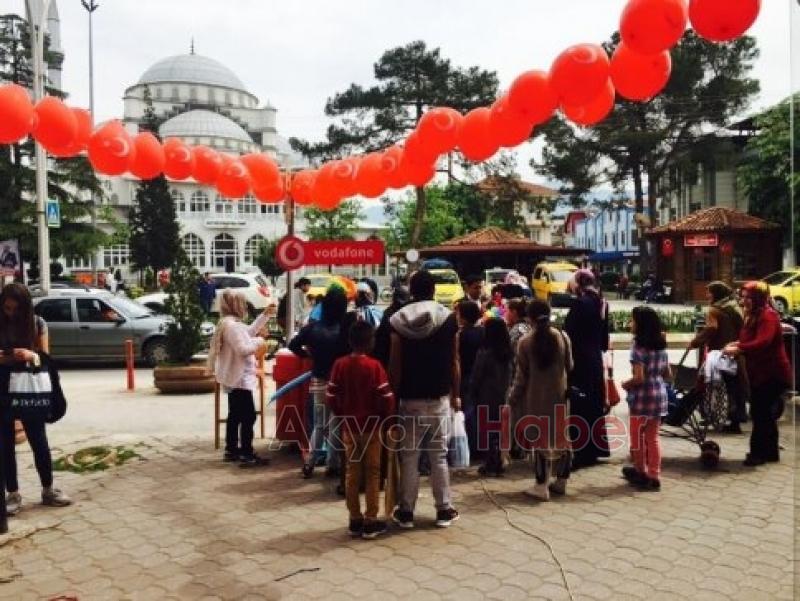 Vodafone Akyazı Şubesinden Çocuklara 23 Nisan Jesti