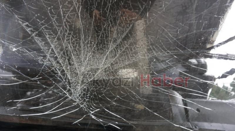 Yağ dolu kamyon akaryakıt istasyonu önünde alev aldı