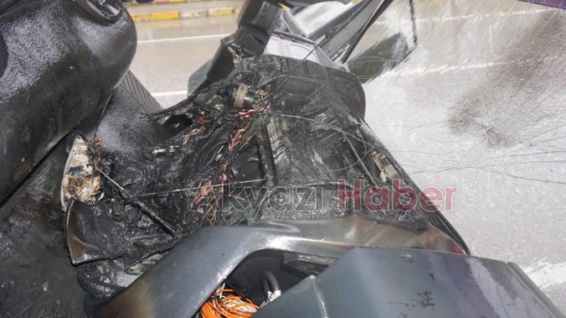 Yağ dolu kamyon akaryakıt istasyonu önünde alev aldı