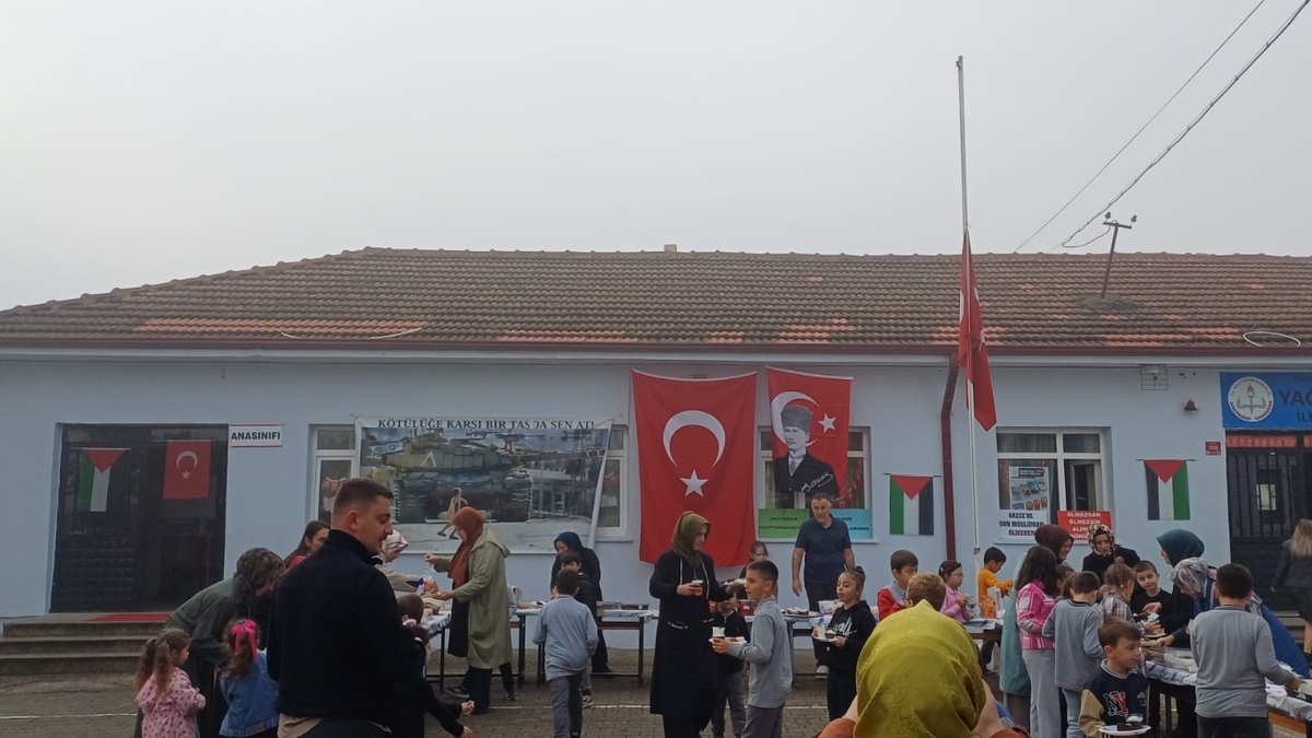 Yağcılar İlkokulu'ndan Gazze için kermes