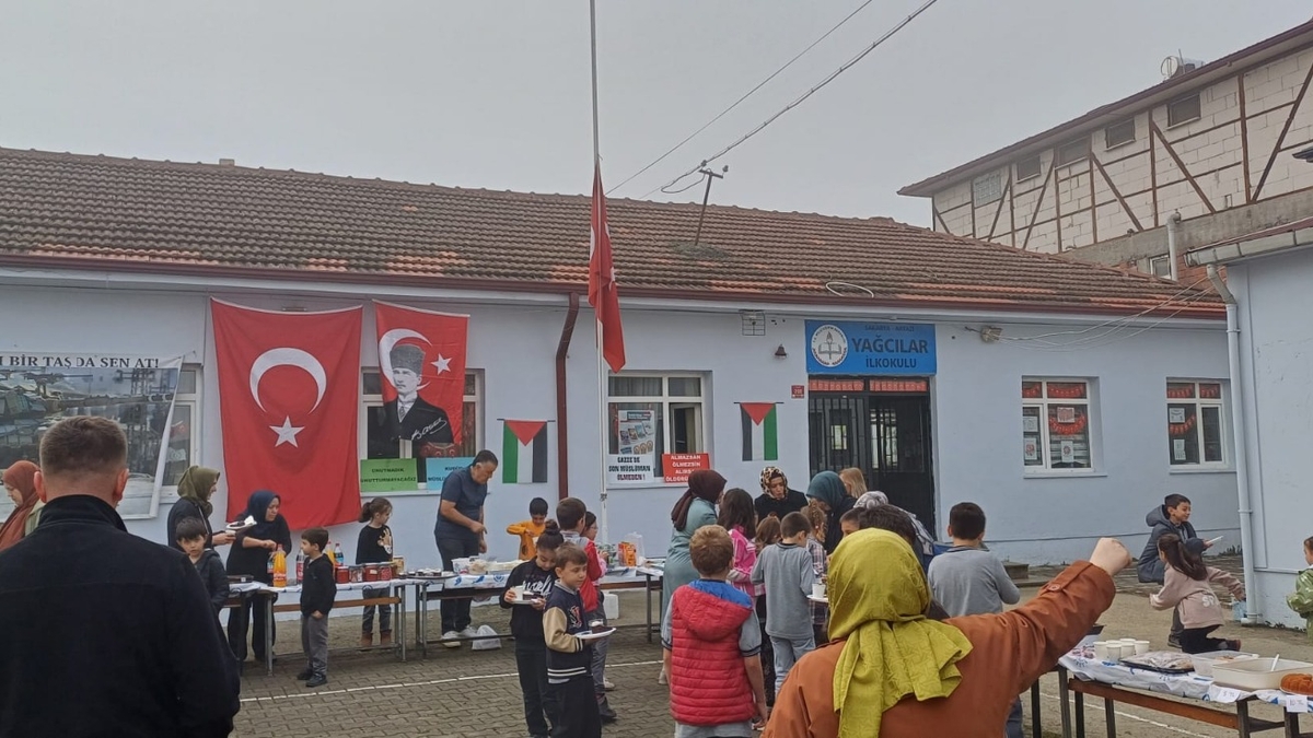 Yağcılar İlkokulu'ndan Gazze için kermes