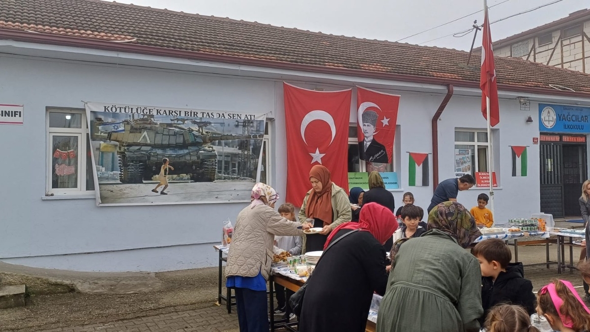 Yağcılar İlkokulu'ndan Gazze için kermes