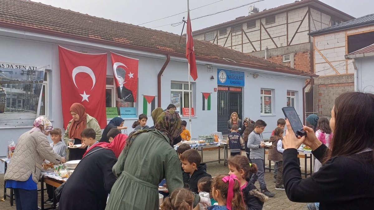 Yağcılar İlkokulu'ndan Gazze için kermes