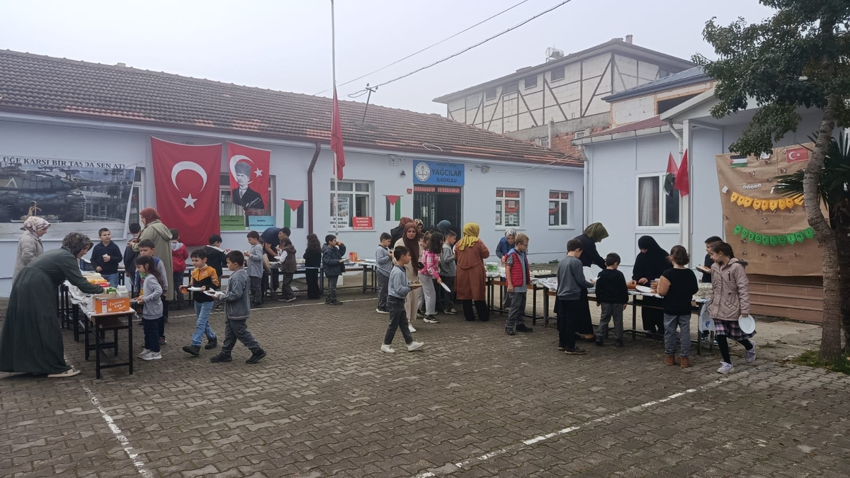 Yağcılar İlkokulu'ndan Gazze için kermes