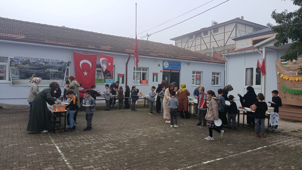 Yağcılar İlkokulu'ndan Gazze için kermes